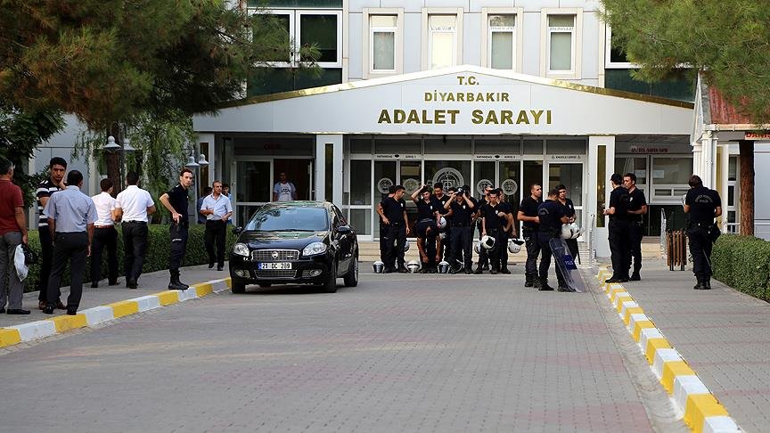 Gazetecilere gözaltı dalgası: Diyarbakır'da gözaltına alınanlar serbest